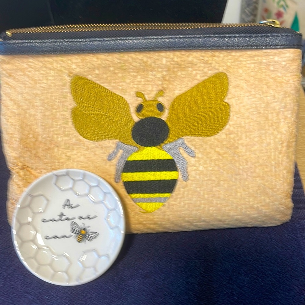 10x6.5 cute as can Bee straw bag and ring dish (catch all dish)